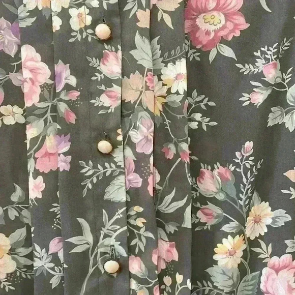 Alfred Dunner Olive Green Floral Sheer Blouse Top with pearl buttons 12 - Picture 3 of 4